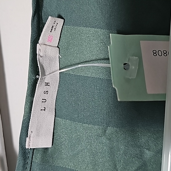 Green Blouse - Picture 3 of 4